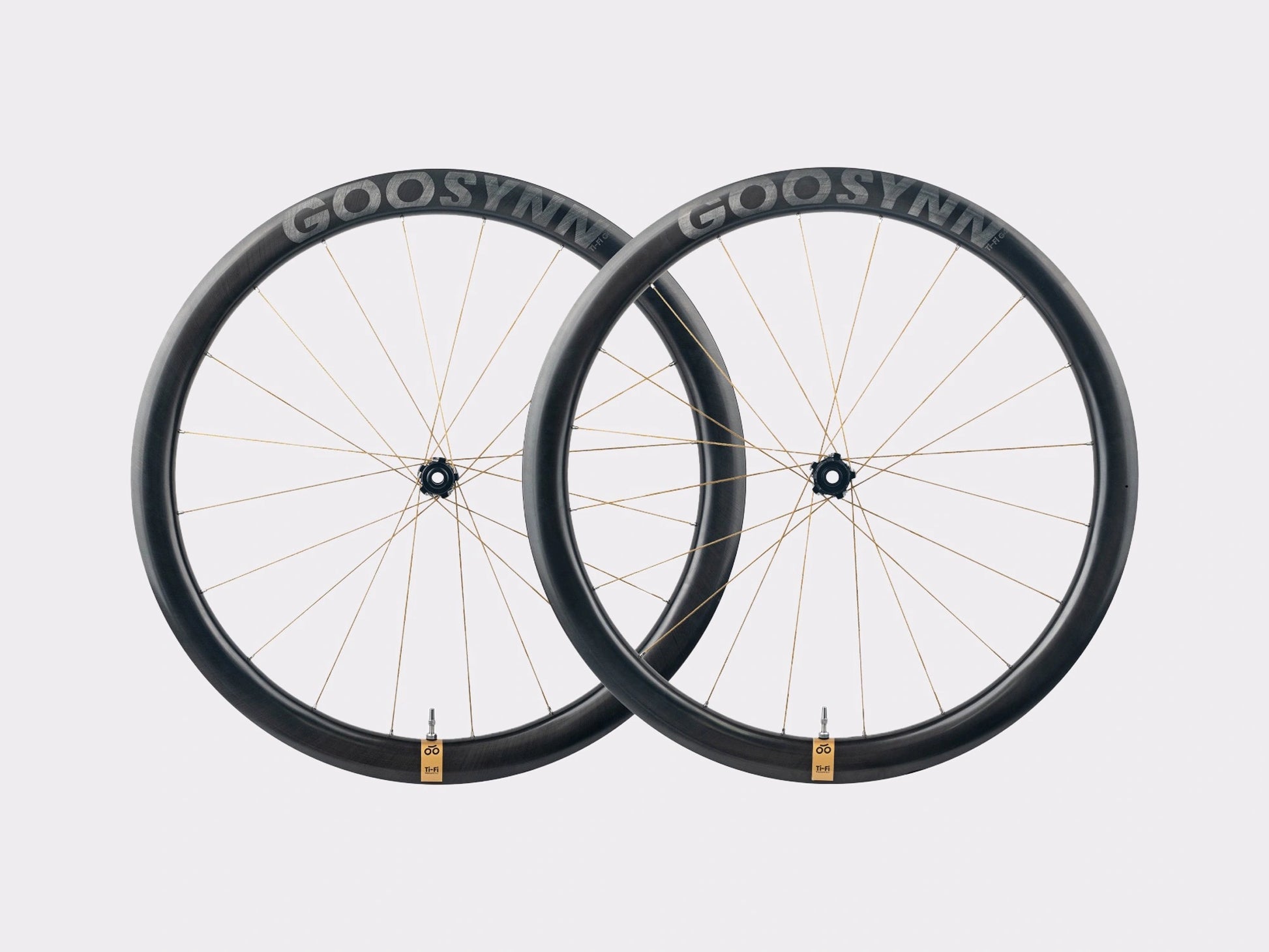 Roues de gravel Goosyn en carbon et rayons polymer (kevlar). Disponible chez CYKL
