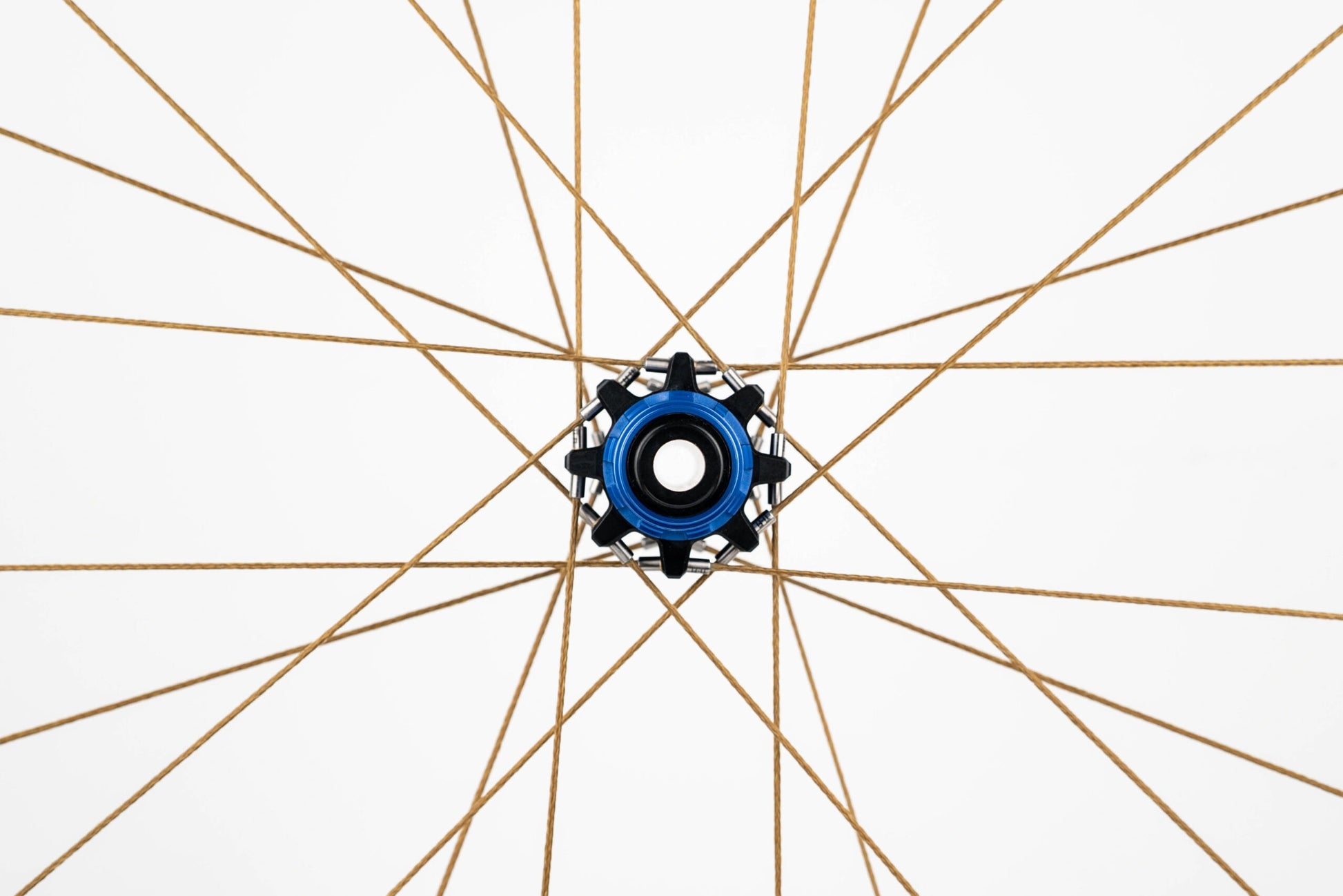 Roues de gravel Goosyn en carbon et rayons polymer (kevlar). Disponible chez CYKL