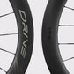 Gros plan jante carbone Elitewheels Drive SL 58D marquage or et rayons carbone (Or)
